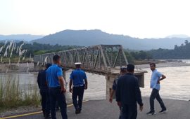 घिरिङमा बाढीपहिरोले सात झोलुङ्गे पुल र बेलिब्रिजमा क्षति
