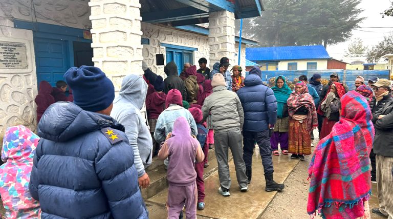 गड्डाचौकीबाट उद्धार गरिएका हुम्लाका बालबालिका परिवारको जिम्मा लगाइयो