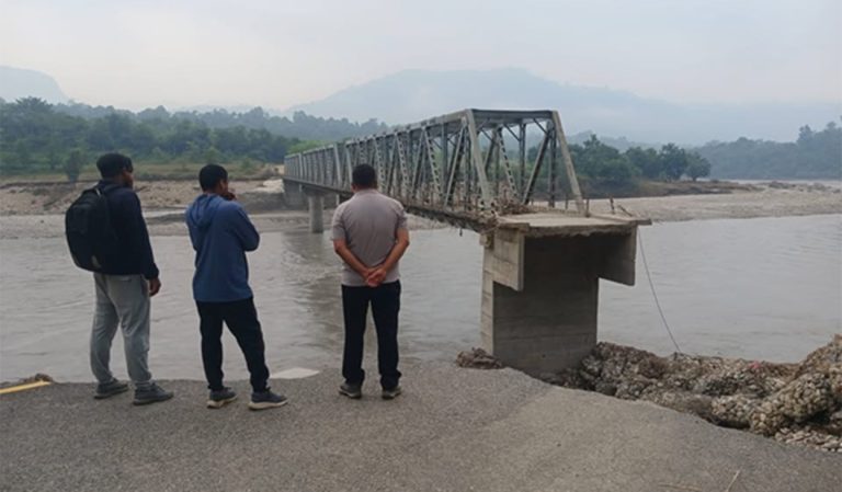 कालीगण्डकी पुलको तनहुँतर्फको पहुँँच सडक पुनर्निर्माण हुँदै