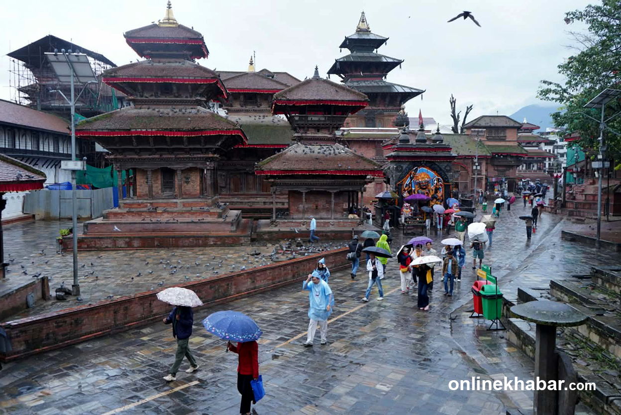 चक्रवात अर्नवको असर : लुथ्रुक्क काठमाडौं (तस्वीरहरू)