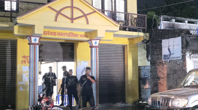 नक्सा पास गराइदिने भन्दै घुस लिँदै गरेको अवस्थामा मलंगवा नगरपालिकाका इन्जिनियर पक्राउ