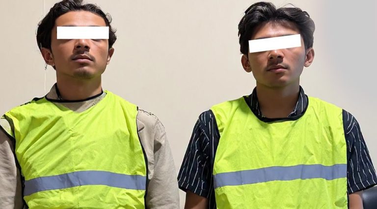 चोरीका २५ थान मोबाइलसहित दुई जना पक्राउ