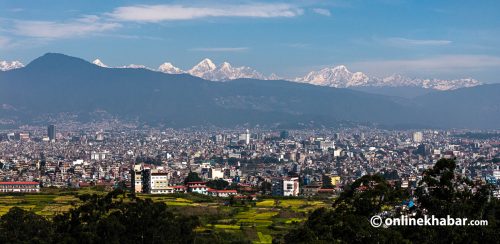 खुला काठमाडौंका आकाशमा मुस्कुराएका हिमाल (तस्वीरहरू)