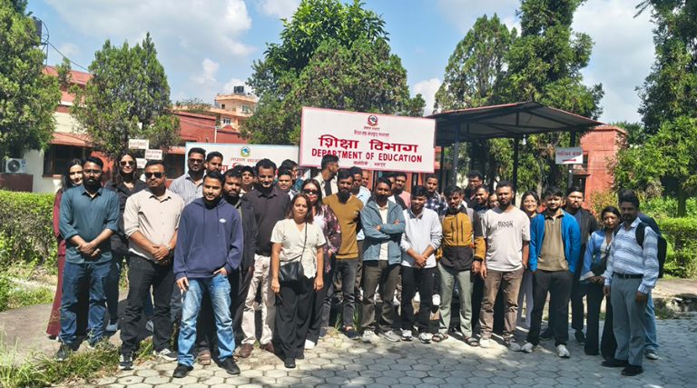 अस्पताल र होस्टल खाली गर्न उर्दीपछि नेशनल मेडिकल कलेजका आवासीय चिकित्सक न्याय माग्दै आयोगमा