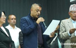 कांग्रेस सभापति गगन थापाले लिए शपथ