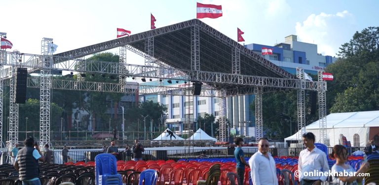 कांग्रेस महाधिवेशनको पूर्वसन्ध्या : खुलामञ्चमा झण्डादेखि कुर्सीसम्मको व्यवस्थापन (तस्वीरहरू)
