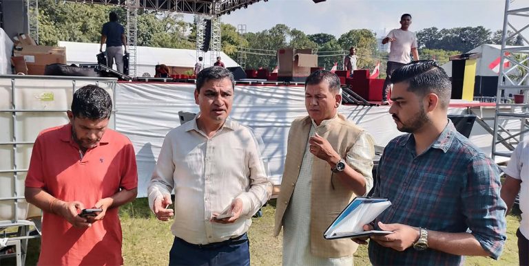 महाधिवेशनस्थलमा महामन्त्री प्रदीप पौडेल, व्यवस्थापनको समन्वय गर्दै