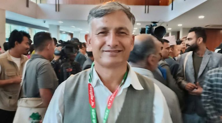 कांग्रेस सहमहामन्त्रीमा रमेश धमलाको उम्मेदवारी दर्ता
