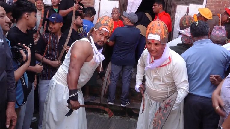 मध्यपुरथिमिमा मल्लकालीन युद्धको झल्को दिने खाँ पिहाँवइगु जात्रा