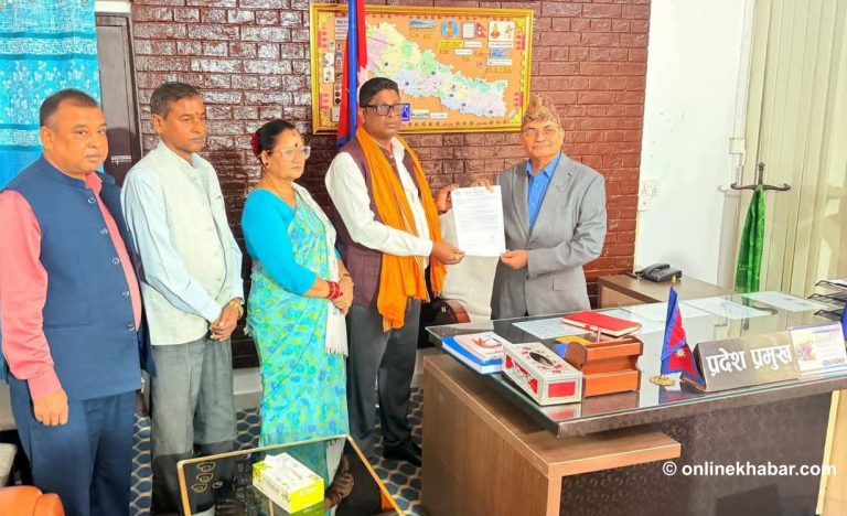 मधेश सरकारबाट बाहिरियो एमाले, मन्त्रीहरुले बुझाए राजीनामा