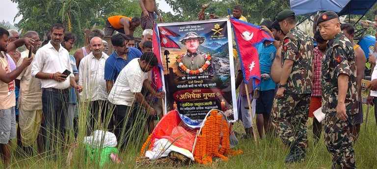 रसुवाको बाढीमा बेपत्ता सेनाका जवानको कुशको शव बनाएर अन्त्येष्टि