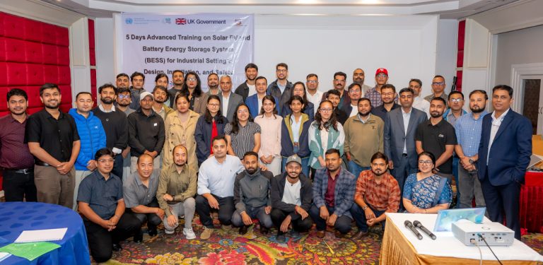 औद्योगिक ब्याट्री ऊर्जा भण्डारणबारे इन्जिनियरहरूलाई तालिम