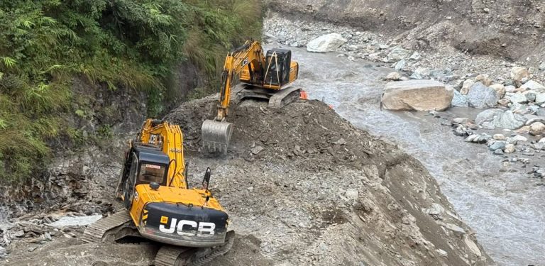 बेनी–जोमसोम–कोरला सडकका अधिकांश स्थानमा ट्र्याक खुल्यो, सोमबारसम्म पूर्ण सञ्चालनको अपेक्षा