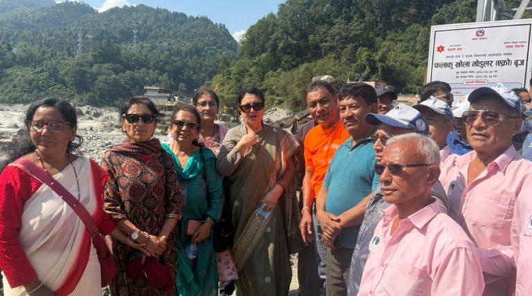 बाढी प्रभावित क्षेत्रमा विद्या भण्डारी