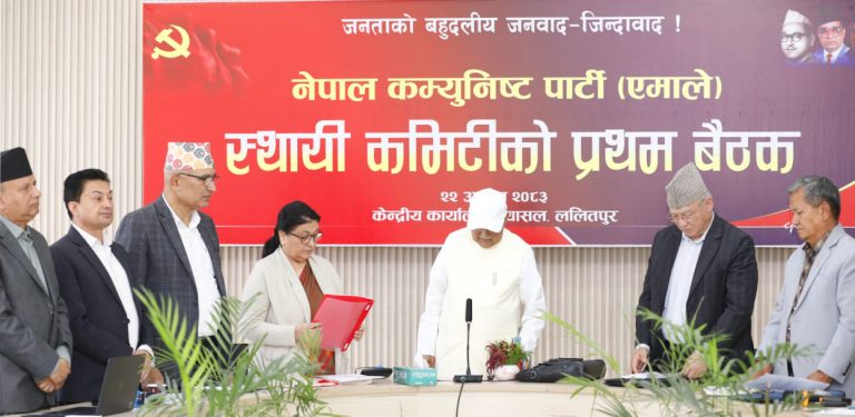 एमाले वरिष्ठ नेता भण्डारीले लिइन् शपथ
