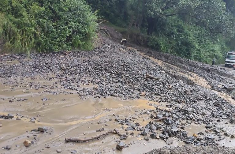 पिन्थलीमा लेदो हटाइयो, बीपी राजमार्ग दुईतर्फी सञ्चालनमा