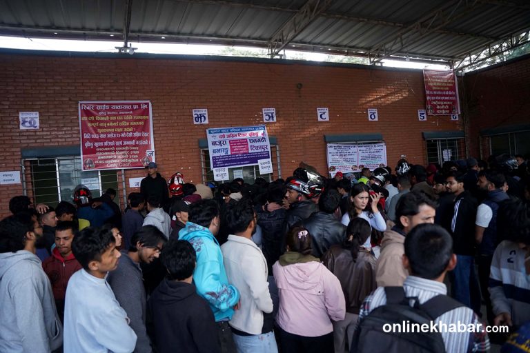 दशैंका लागि अग्रिम टिकट लिनेहरूको घुइँचो (तस्वीरहरू)