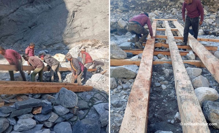 यसरी मर्मत हुँदैछ बूढीगण्डकीको बाढीले प्रभावित चुमभ्याली जाने पदमार्ग
