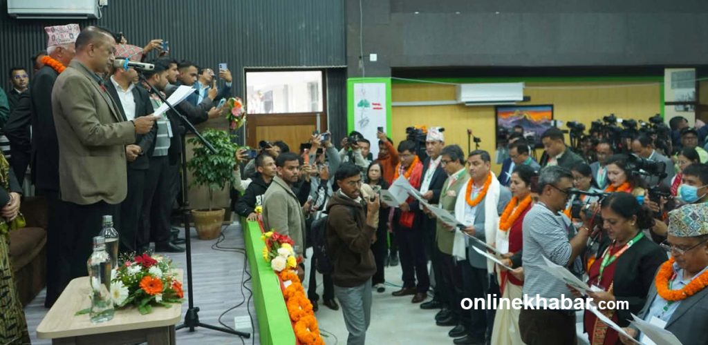 कांग्रेसको नयाँ कार्यसमितिका पदाधिकारी र सदस्यले लिए शपथ