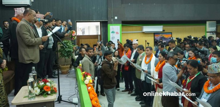 कांग्रेसको नयाँ कार्यसमितिका पदाधिकारी र सदस्यले लिए शपथ