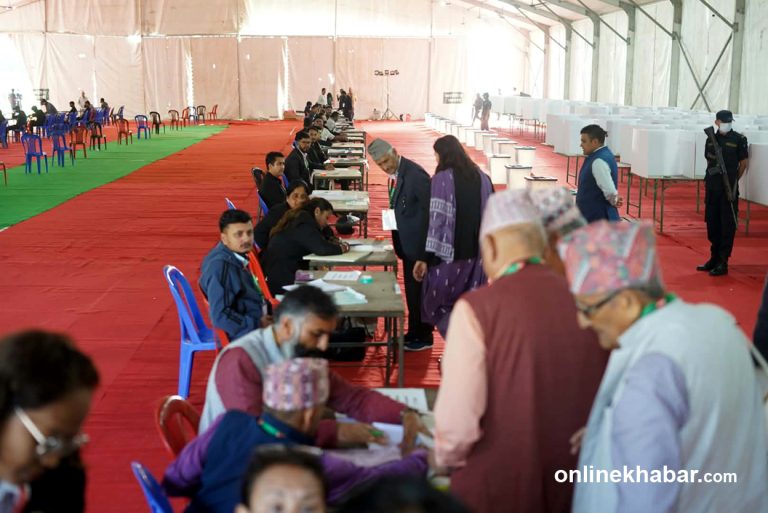 राति साढे ९ बजेसम्म पनि सकिएन कांग्रेस मतदान, मतगणनामा अन्योल