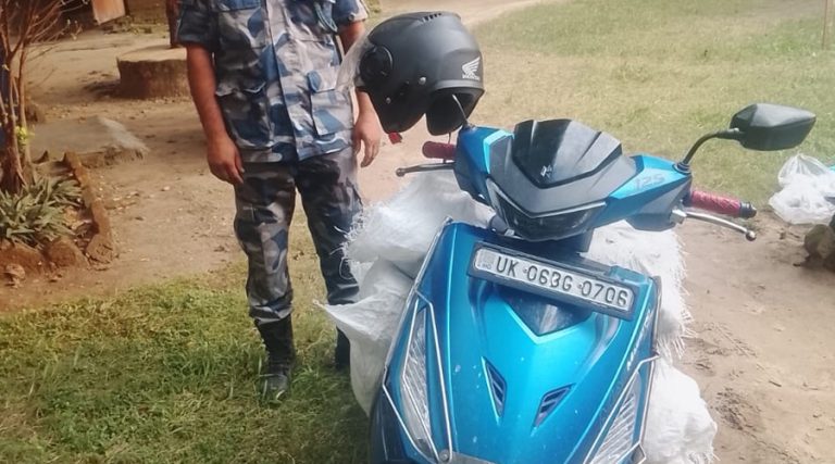 कञ्चनपुरमा गड्डाचौकीबाट भन्सार छलेर ल्याइएको भारतीय स्कुटरसहितका सामान बरामद