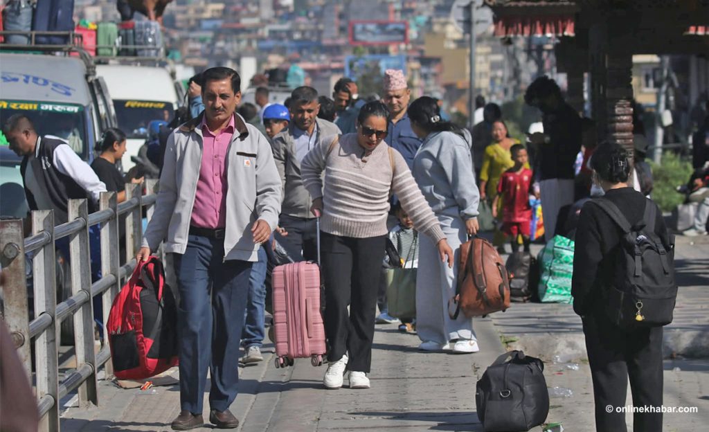 दशैं मनाउन घर फर्किनेको लर्को (तस्वीरहरू)