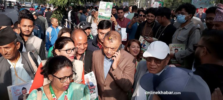मतदान गर्न राष्ट्रिय सभा गृह पुगे गगन थापा