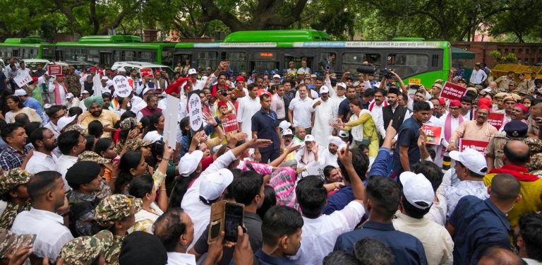 भारतमा ‘भोट चोरी’ को आरोपसहित विपक्षीको सुप्रिम कोर्ट मार्च