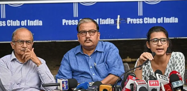 मुख्य निर्वाचन अधिकृतको राजीनामा माग्दै गान्धी जयन्तीको दिन जन्तरमन्तरमा प्रदर्शन