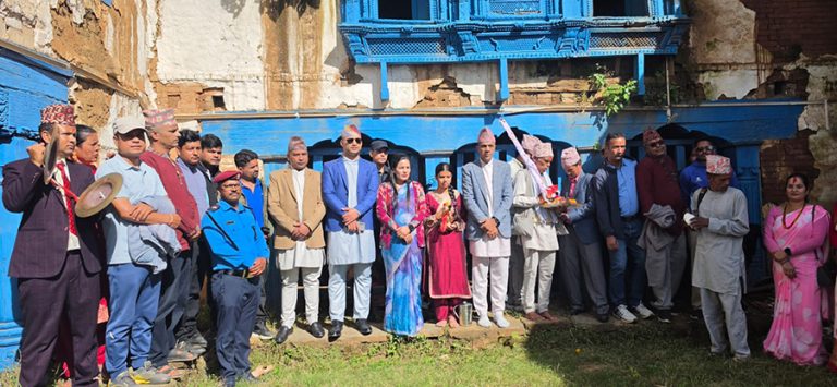 भूकम्पले क्षतिग्रस्त जाजरकोट दरबारमा जगतिपुरबाट ल्याइयो फूलपाती र खर्कदेवता