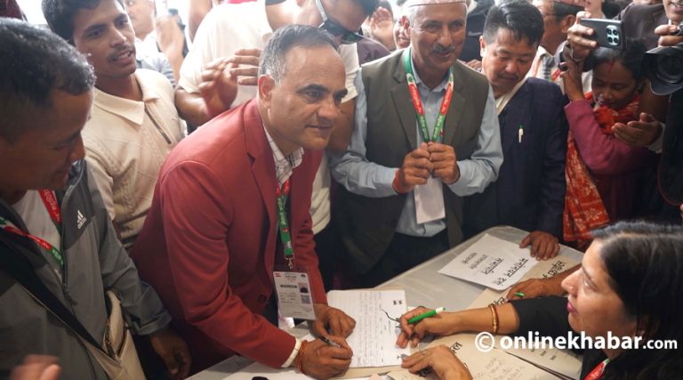 नैनसिंह महरले गरे कांग्रेस महामन्त्रीमा उम्मेदवारी दर्ता