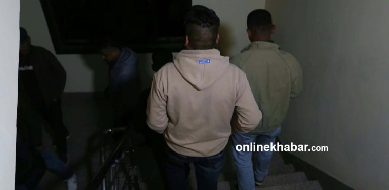 नयाँ पत्रिका कार्यालयबाट बाहिरियो प्रहरी, भोलि साइबर ब्युरोमा उपस्थित हुन पन्त र मैनालीलाई उर्दी