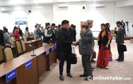 बर्खे अधिवेशनको अन्तिम बैठक : सांसदहरूले हात मिलाए, तस्वीर खिचाए