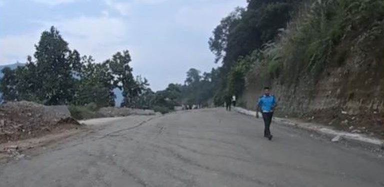 गल्छीमा सडक भासियो, मुग्लिन-काठमाडौं सडक पूर्ण अवरुद्ध