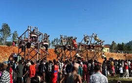 पश्चिम गुल्मीमा अझै जोगिएकै छन् परम्परागत रोटे पिङ (तस्वीरहरू)
