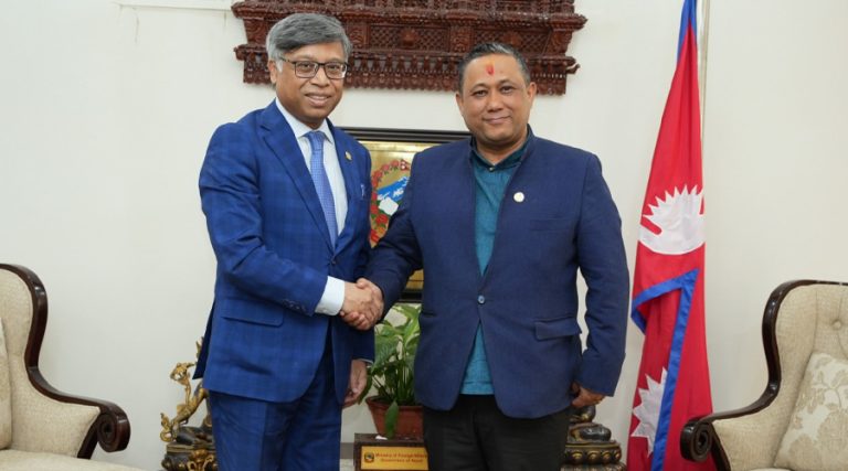 परराष्ट्रमन्त्री खनालसँग सार्क महासचिव सरवारको बिदाई भेट