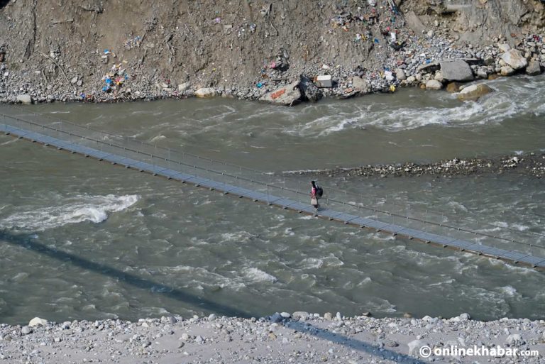 त्रिशूली नदी किनारमा शंकास्पद वस्तु नचलाउन धादिङ प्रहरीको आग्रह